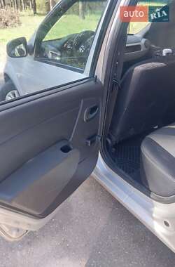 Седан Renault Logan 2011 в 