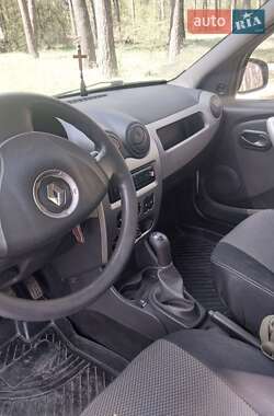 Седан Renault Logan 2011 в 