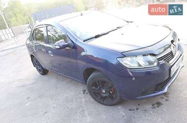 Седан Renault Logan 2015 в 