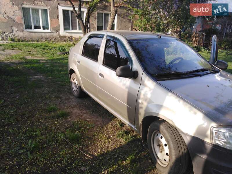 Renault Logan 2011
