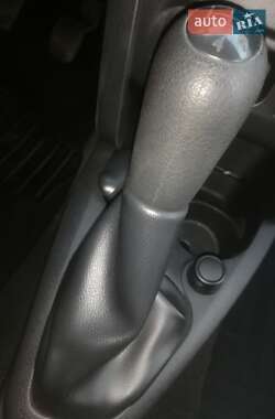 Седан Renault Logan 2013 в 