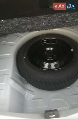 Седан Renault Logan 2013 в 