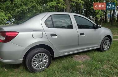 Седан Renault Logan 2014 в 