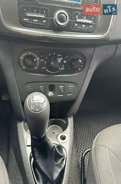 Седан Renault Logan 2019 в 