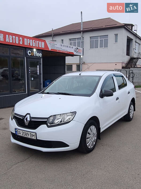 Седан Renault Logan 2013 в 