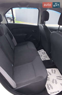 Седан Renault Logan 2013 в 