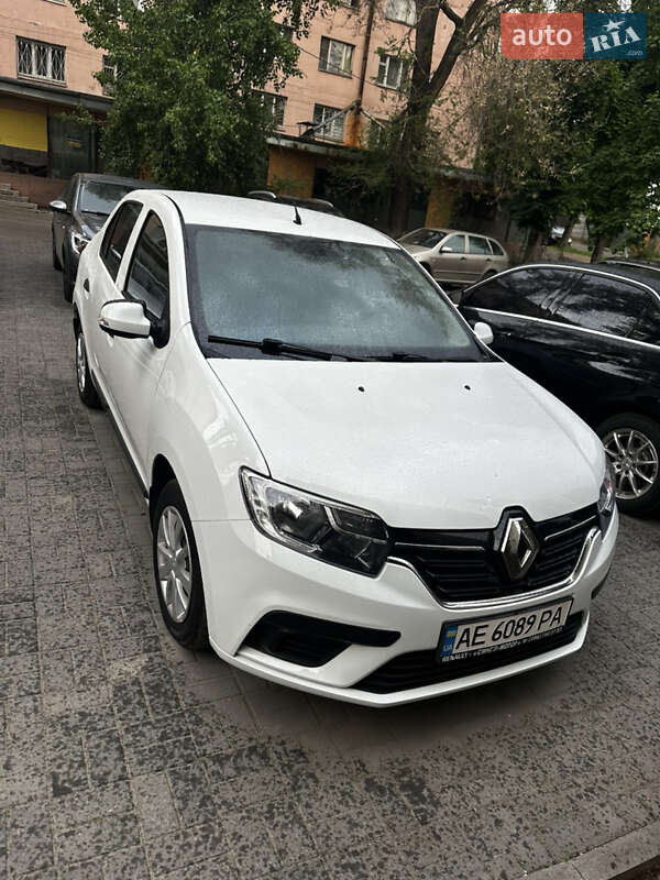 Седан Renault Logan 2021 в 