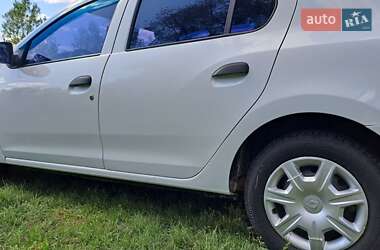 Седан Renault Logan 2013 в 