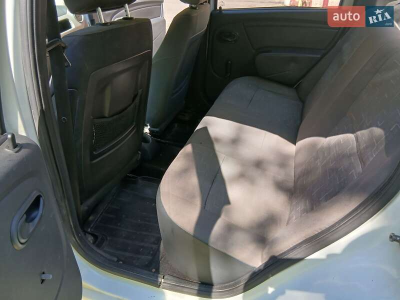 Седан Renault Logan 2011 в Днепре