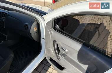 Седан Renault Logan 2019 в 
