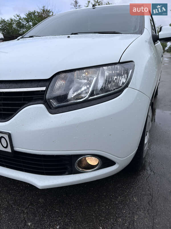 Седан Renault Logan 2013 в Царичанке