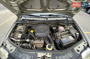 Седан Renault Logan 2010 в 