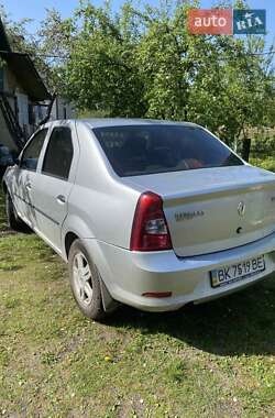 Седан Renault Logan 2012 в 