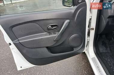Седан Renault Logan 2016 в 