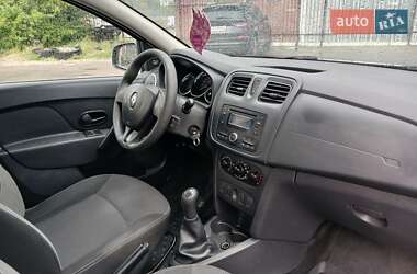 Седан Renault Logan 2016 в 