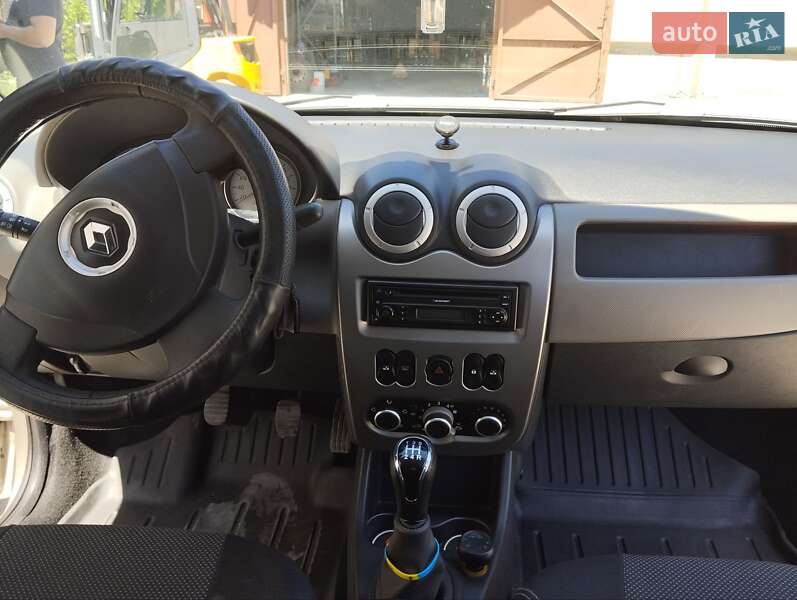 Седан Renault Logan 2009 в Днепре