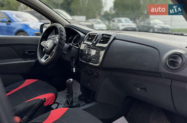 Седан Renault Logan 2017 в 