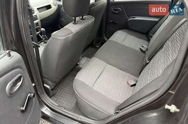 Седан Renault Logan 2011 в 