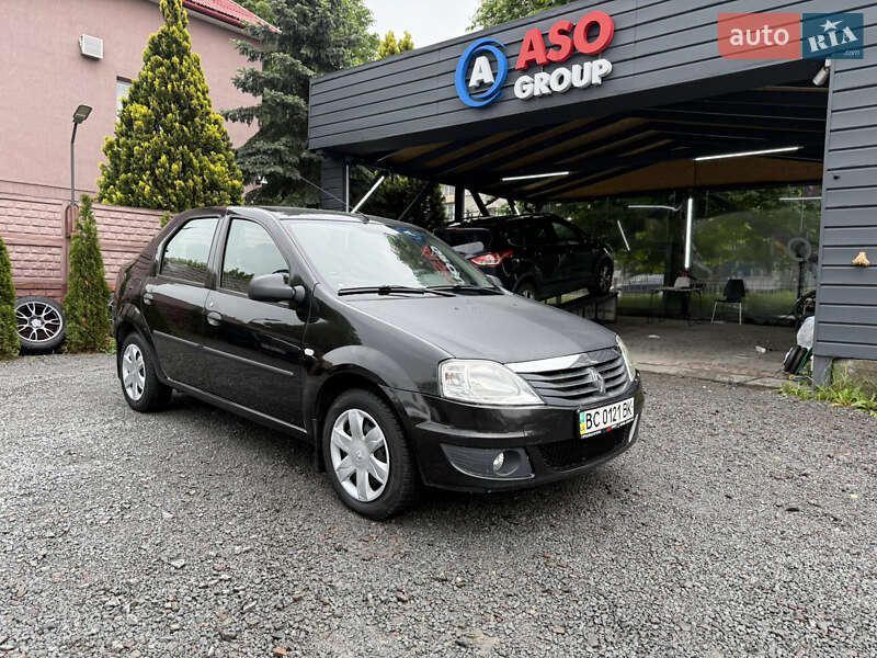 Седан Renault Logan 2011 в 