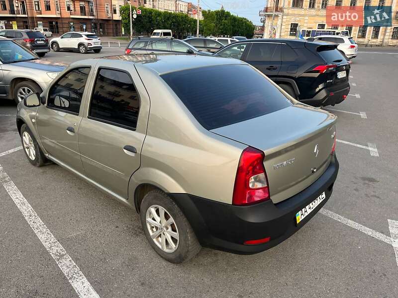 Седан Renault Logan 2011 в Умані
