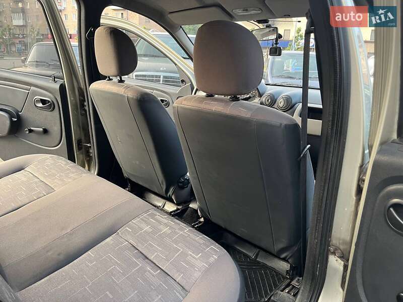 Седан Renault Logan 2011 в Умані