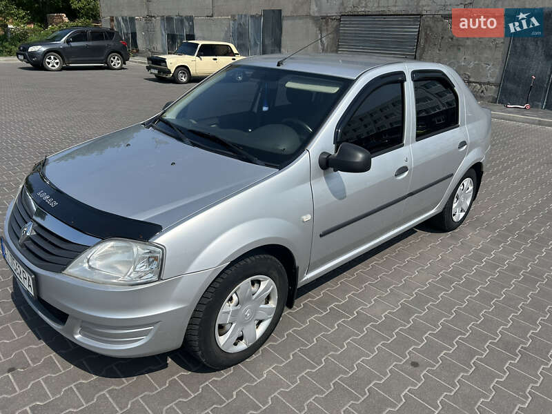 Седан Renault Logan 2011 в 