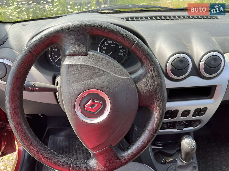 Седан Renault Logan 2012 в Львові