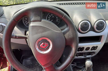Седан Renault Logan 2012 в 