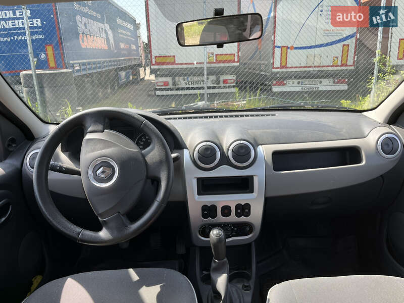 Седан Renault Logan 2012 в Львові