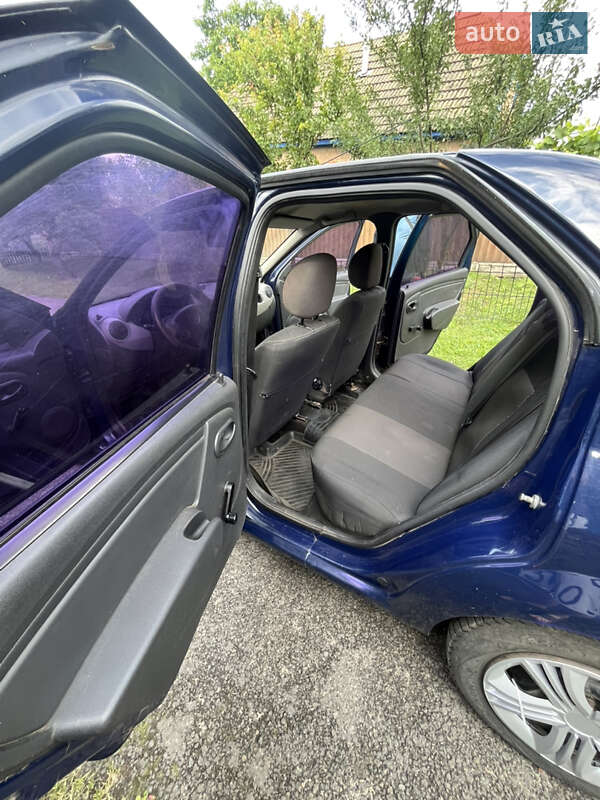 Седан Renault Logan 2010 в Лохвице