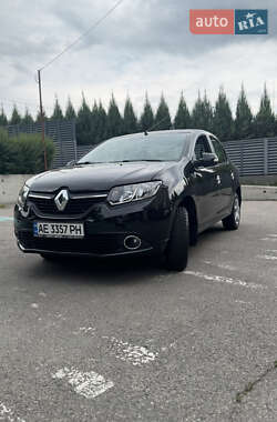 Седан Renault Logan 2013 в Днепре