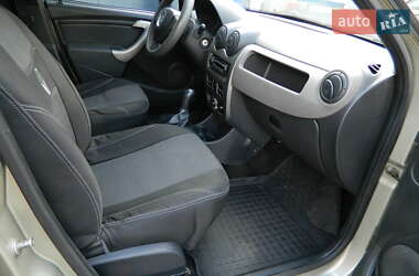 Седан Renault Logan 2011 в 