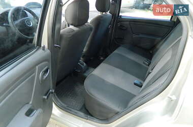 Седан Renault Logan 2011 в 
