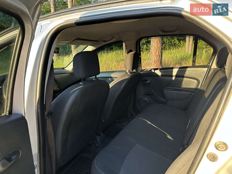 Седан Renault Logan 2013 в Кропивницком