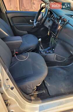 Седан Renault Logan 2016 в 