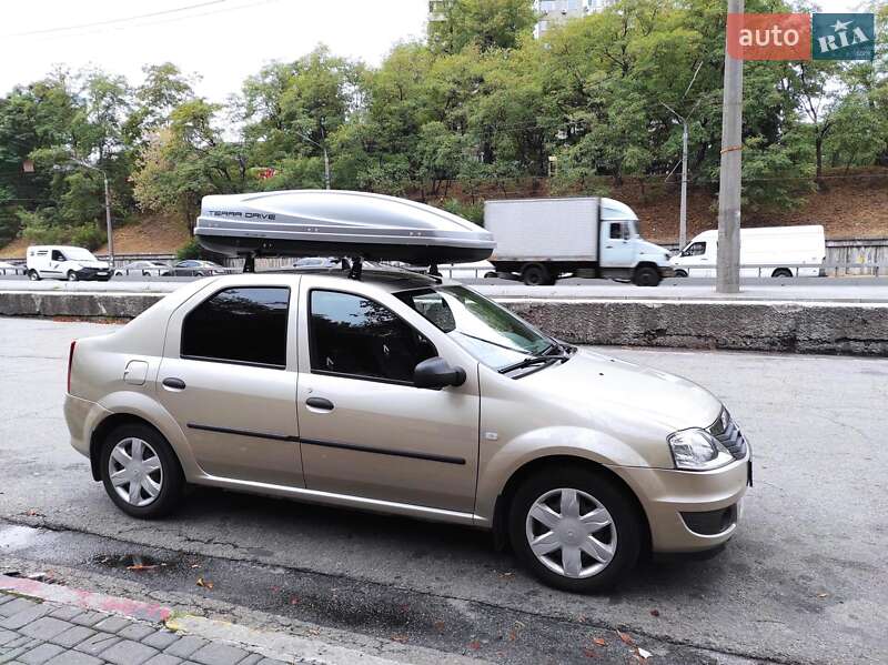 Седан Renault Logan 2012 в Львове