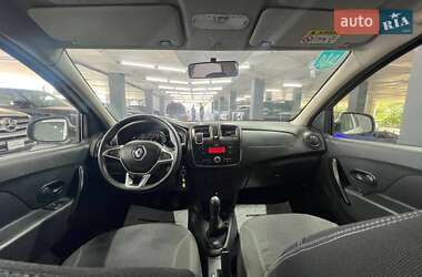 Седан Renault Logan 2019 в 