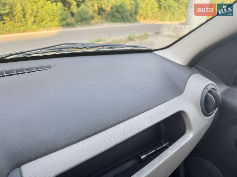 Седан Renault Logan 2009 в Днепре