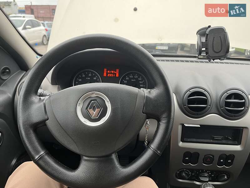 Седан Renault Logan 2012 в Львове