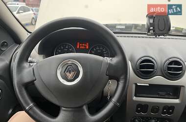 Седан Renault Logan 2012 в 