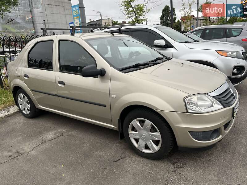 Седан Renault Logan 2012 в Львове