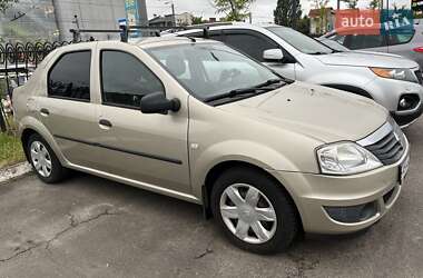 Седан Renault Logan 2012 в 