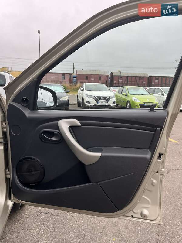 Седан Renault Logan 2012 в Львове