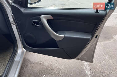 Седан Renault Logan 2010 в 