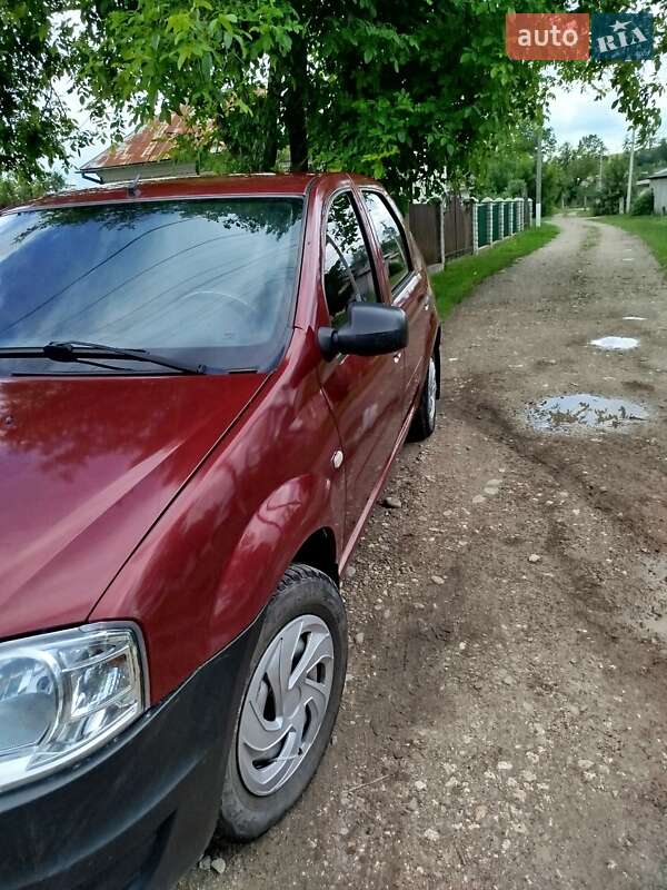 Седан Renault Logan 2011 в Рогатине