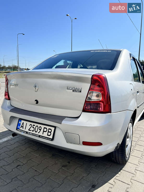 Седан Renault Logan 2010 в Києві