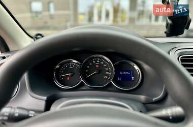 Седан Renault Logan 2016 в 