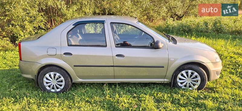 Седан Renault Logan 2011 в Турці