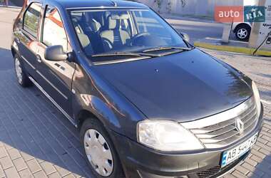 Седан Renault Logan 2012 в 
