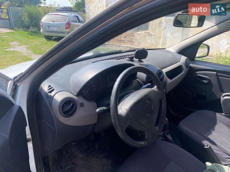 Седан Renault Logan 2012 в Дубно